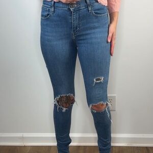 Levi’s  Distressed Skinny Jeans Light Wash Size 28